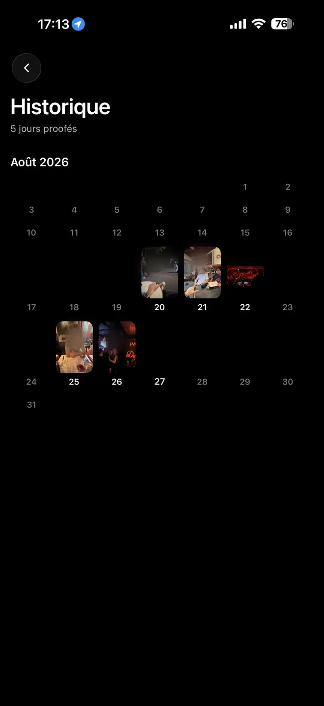 L'historique de Proof, un calendrier d'août avec les jours prouvés et leurs photos